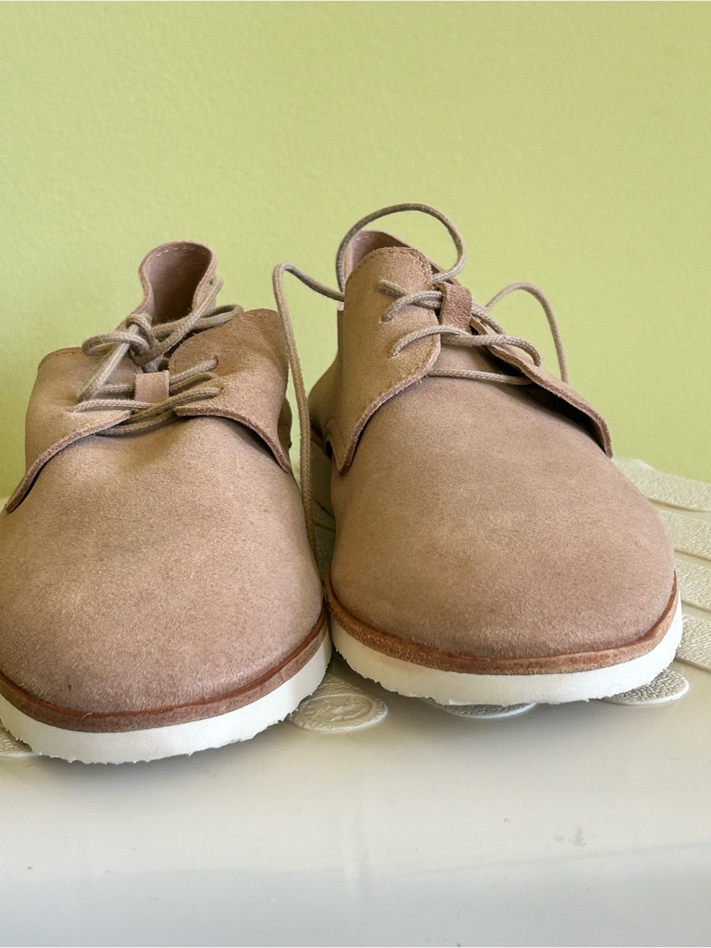 Nisolo Women's Suede Chukka Boots in Dusky Rose with White Sole